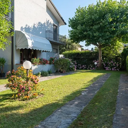 Apartment Holiday Versilia Camaiore Exterior photo